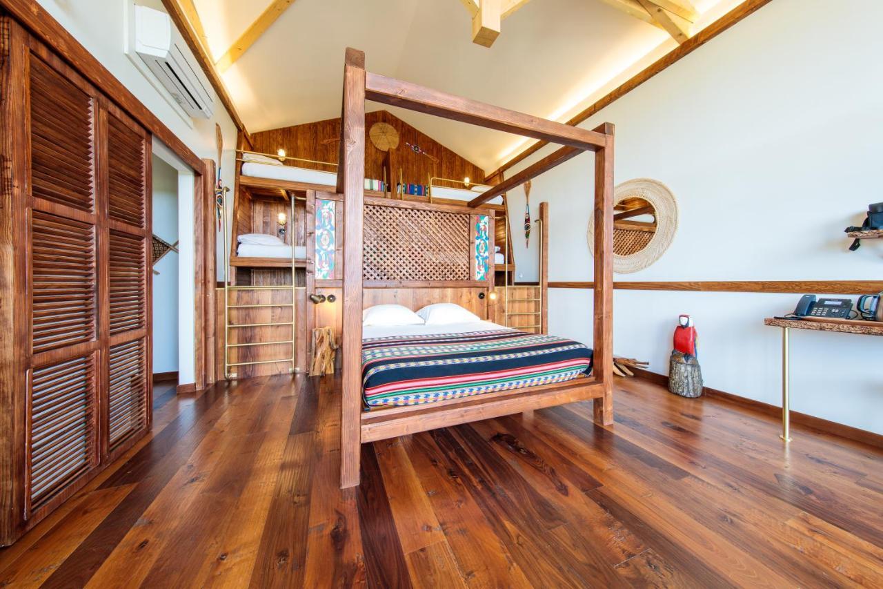Parrot World - Les Lodges Crecy-la-Chapelle Bagian luar foto