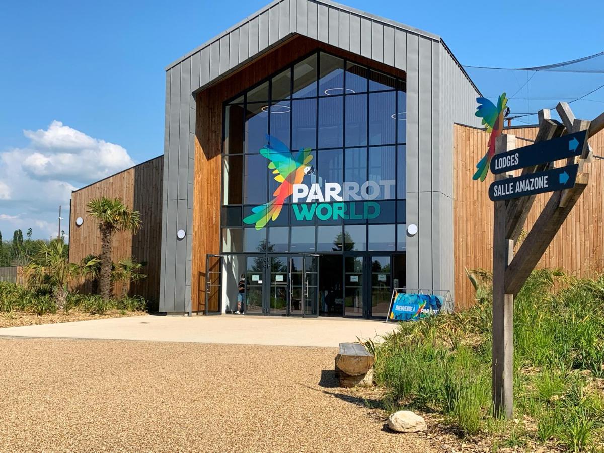 Parrot World - Les Lodges Crecy-la-Chapelle Bagian luar foto